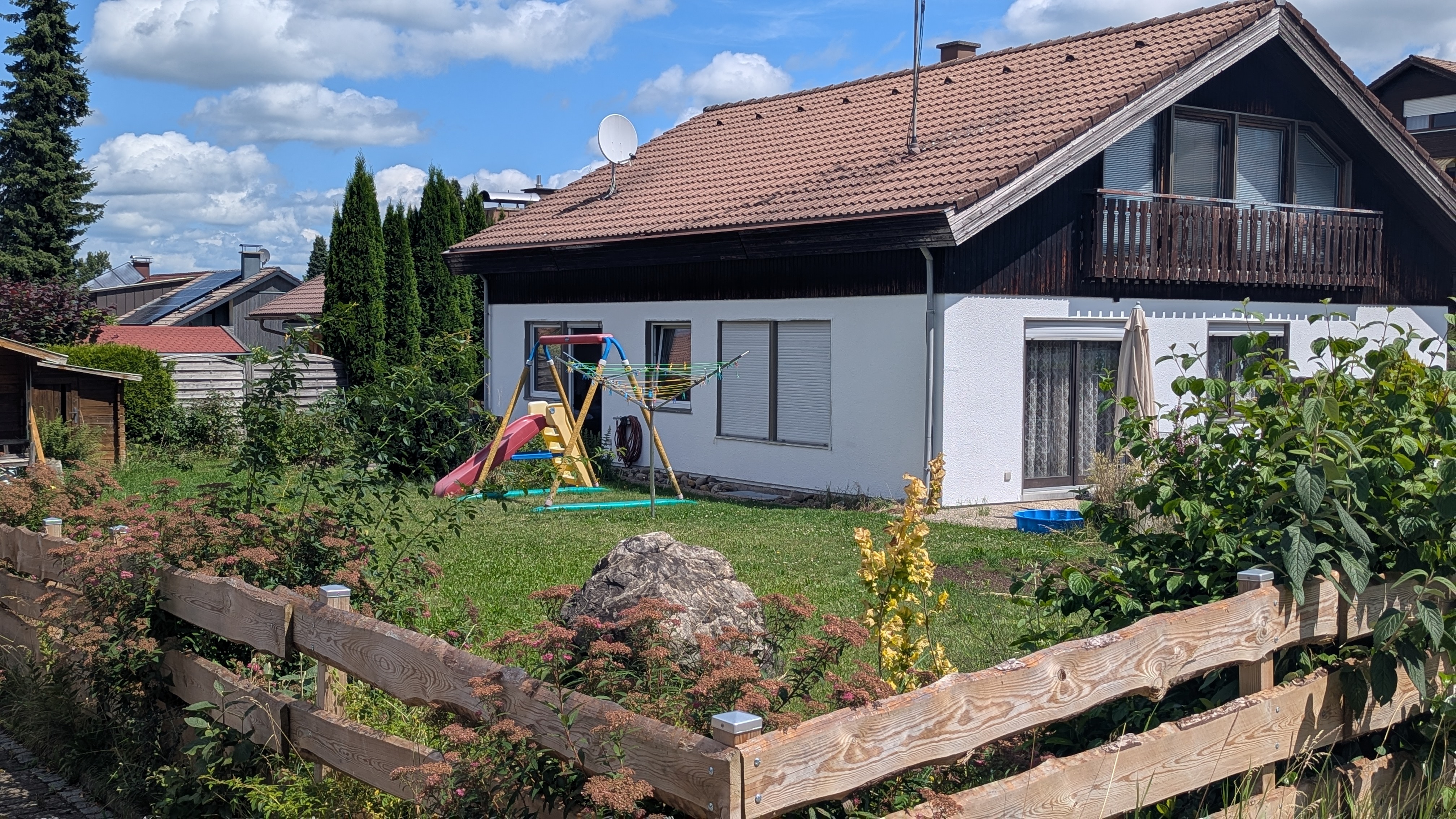 Blick auf den Garten unserer Ferienwohnung